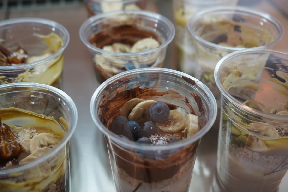 Müesli-Bowls in Limani’s Café.